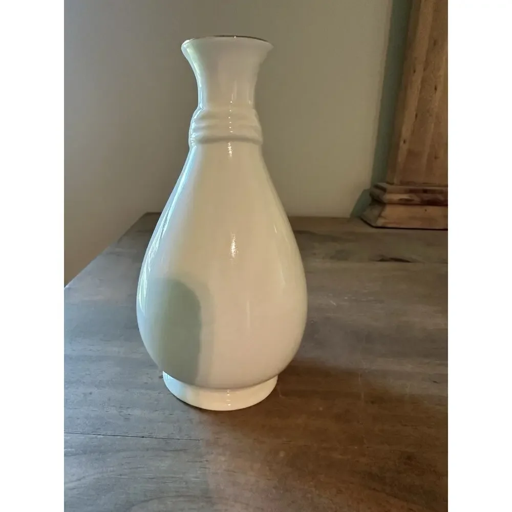 The Cameo Ribbon Vase By Royal Heritage Collection 6”T
